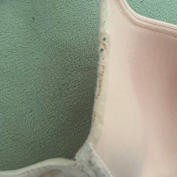 Light pink, lace t shirt bra, 32DD Victoria’s Secret - Picture 4 of 5